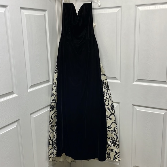 Dresses & Skirts - Black Velour Vintage Strapless Prom Bridesmaid Long Maxi Gown Dress